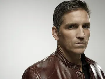 Jim Caviezel da vida a John Reese Jim Caviezel da vida a John Reese