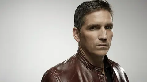 Jim Caviezel da vida a John Reese Jim Caviezel da vida a John Reese