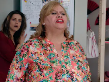 Carmina Barrios se estrena como Luci, la vecina más descarada de Carmen Carmina Barrios se estrena como Luci, la vecina más descarada de Carmen