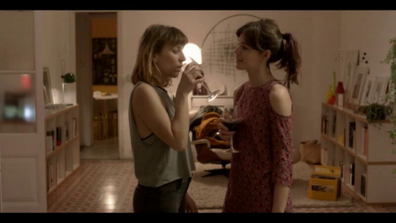 Sofía y Paula se desvirtualizan en una discoteca gay