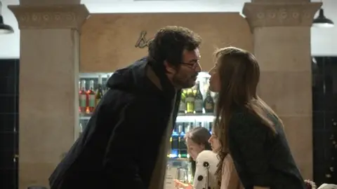 Blanca y Víctor se reencuentran a través de la aplicación de Citas Blanca y Víctor se reencuentran a través de la aplicación de Citas