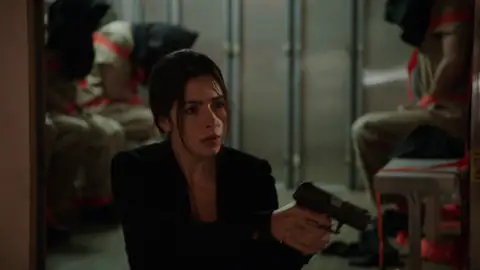 Shaw cumplirá con las órdenes de La Maquina por la fuerza Shaw cumplirá con las órdenes de La Maquina por la fuerza