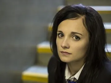 Leila Mimmack es Caitlin en Mayday Leila Mimmack es Caitlin en Mayday