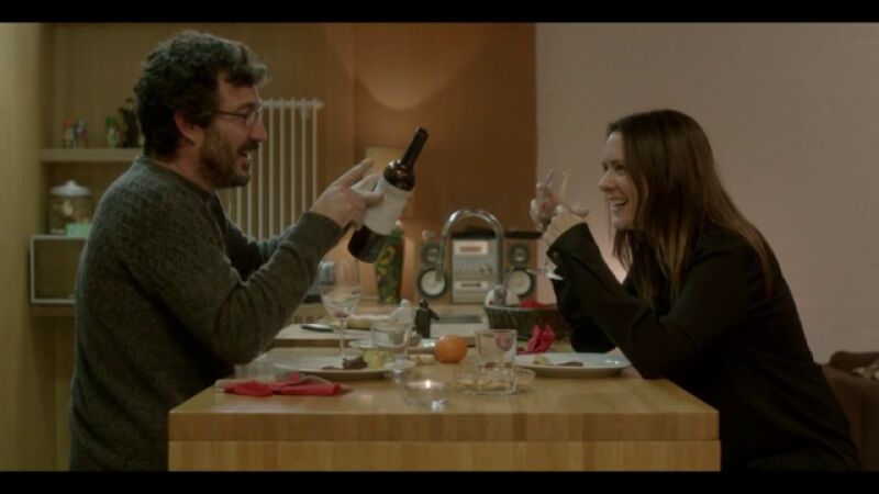 Claudia cancela su cita con Eric para ayudar a Víctor