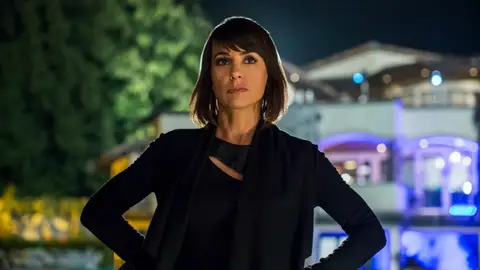 Constance Zimmer es Quinn King Constance Zimmer es Quinn King