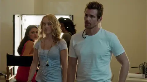 Jeremy da explicaciones a su futura esposa Jeremy da explicaciones a su futura esposa