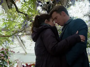 Rachel y Adam se besan Rachel y Adam se besan