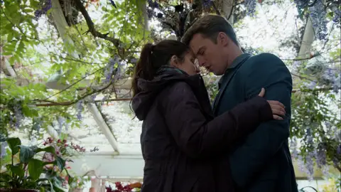 Rachel y Adam se besan Rachel y Adam se besan