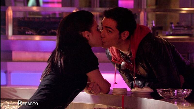 Irene sufre un ataque de celos al ver a Isaac con Yoli