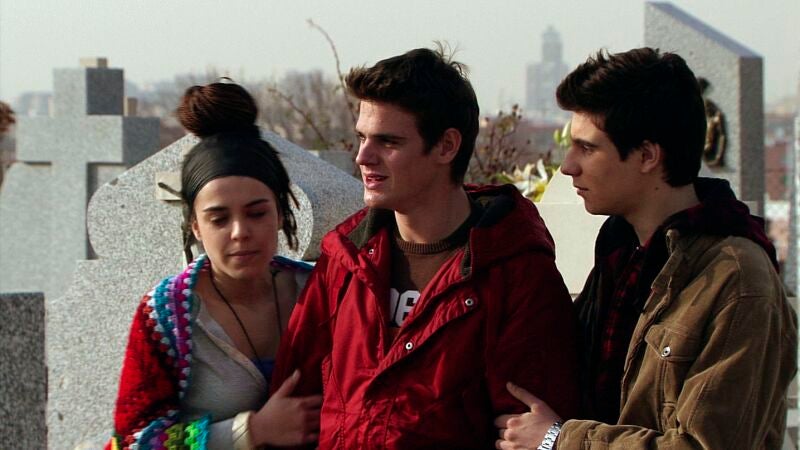 Julio llora desconsoladamente a su hermano tras enterarse de su gran secreto