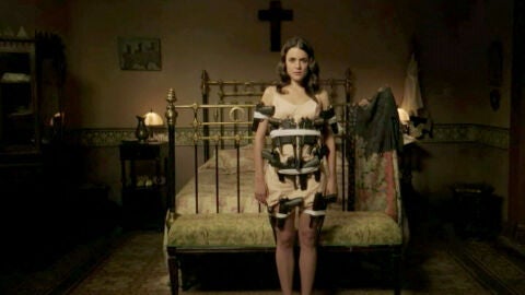 El tiempo entre costuras