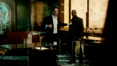 Lucifer y Amenadiel pelean por Maze Lucifer y Amenadiel pelean por Maze