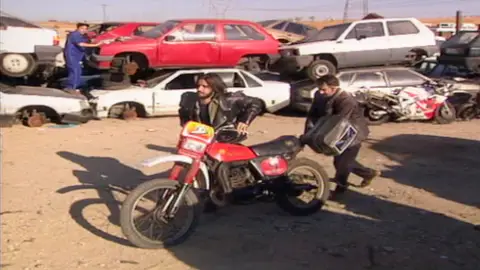 Quimi y Toni llevan la moto Quimi y Toni llevan la moto