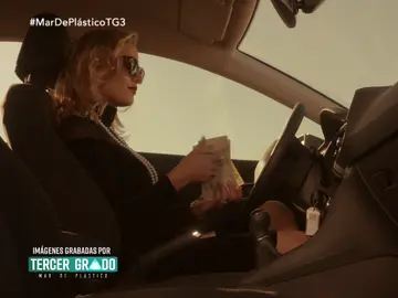 Agneska cuenta dinero en su coche Agneska cuenta dinero en su coche