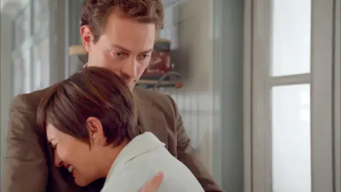 Ana pide tiempo a Carlos, la boda tendrá que esperar Ana pide tiempo a Carlos, la boda tendrá que esperar