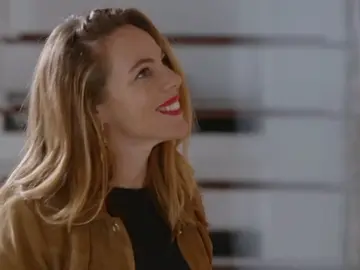 Frame 22.580003 de: Ingrid acude a la cita con sus antiguos compañeros de la escuela de Artes Escénicas de Carmen Arranz Frame 22.580003 de: Ingrid acude a la cita con sus antiguos compañeros de la escuela de Artes Escénicas de Carmen Arranz