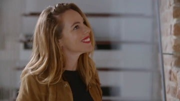 Frame 22.580003 de: Ingrid acude a la cita con sus antiguos compa&ntilde;eros de la escuela de Artes Esc&eacute;nicas de Carmen Arranz