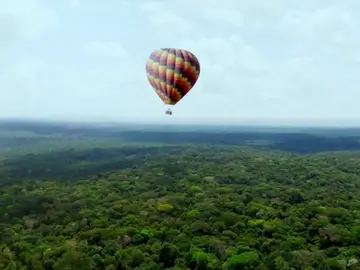 Frame 117.869305 de: ¿Cómo se rodó la escena del paseo en globo de Don Benjumea y Maritxu? Frame 117.869305 de: ¿Cómo se rodó la escena del paseo en globo de Don Benjumea y Maritxu?