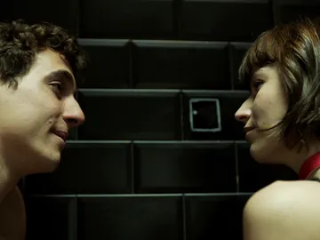Tokio, recordando a su madre, dibuja la puerta que nunca se atrevió a abrir Tokio, recordando a su madre, dibuja la puerta que nunca se atrevió a abrir