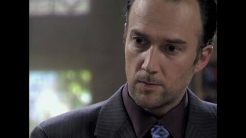 Carlos Leal grab&oacute; un rap sobre su personaje en El Internado acompa&ntilde;ado por varios actores