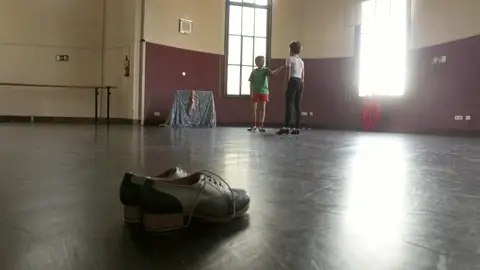 "Hemos tenido que crear una escuela para formar a los niños" "Hemos tenido que crear una escuela para formar a los niños"