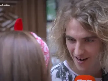 Manel Navarro visita a 'La chica de las series' Manel Navarro visita a 'La chica de las series'