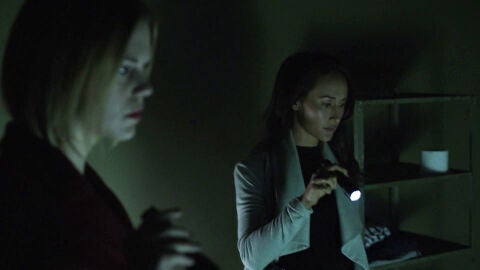 Beth descubre una pista fundamental para encontrar al 'stalker'