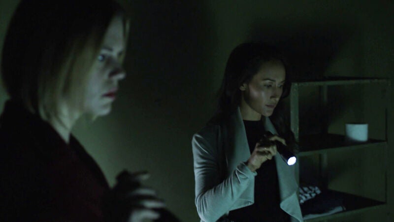 Beth descubre una pista fundamental para encontrar al 'stalker'