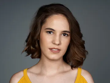 Teresa Loreto es Sandra en Por muchas razones Teresa Loreto es Sandra en Por muchas razones