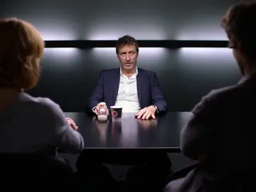 Felix y Helena detienen al profesor Bunkerberg Felix y Helena detienen al profesor Bunkerberg