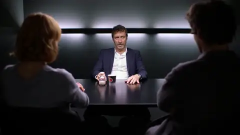 Felix y Helena detienen al profesor Bunkerberg Felix y Helena detienen al profesor Bunkerberg