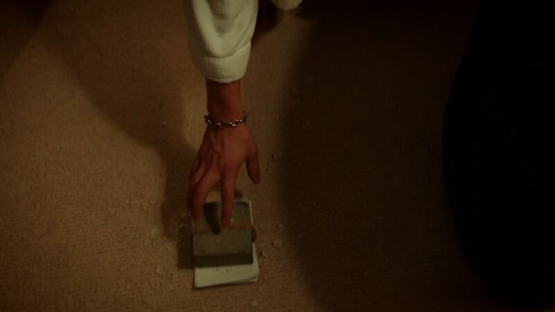 Igor desestabilizado tras recibir un ladrillo con postales 