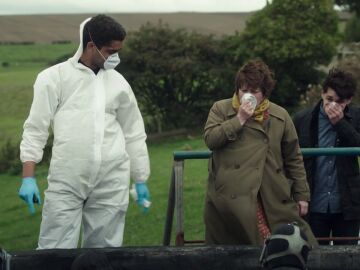 Vera y su equipo investigan el caso de un muerto encontrado en un contenedor de estiercol