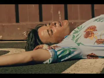 La capitana Gaëlle cae herida mientras perseguía al sospechoso La capitana Gaëlle cae herida mientras perseguía al sospechoso