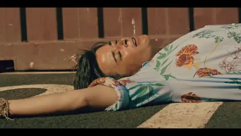 La capitana Gaëlle cae herida mientras perseguía al sospechoso La capitana Gaëlle cae herida mientras perseguía al sospechoso