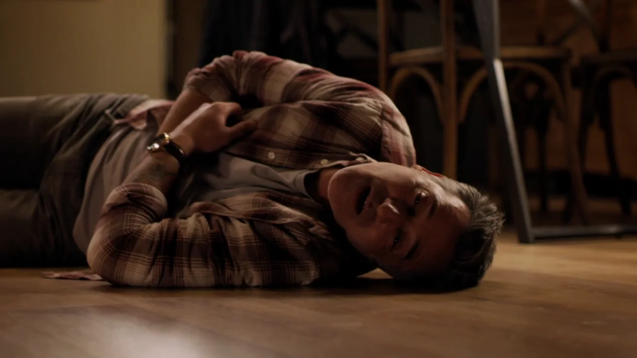 ¡Por la espalda! Paul recibe un disparo en su casa mientras espera a Lea ¡Por la espalda! Paul recibe un disparo en su casa mientras espera a Lea