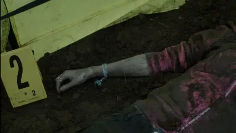 Encuentran los restos de la niña que desapareció hace un par de semanas enterrados bajo tierra Encuentran los restos de la niña que desapareció hace un par de semanas enterrados bajo tierra