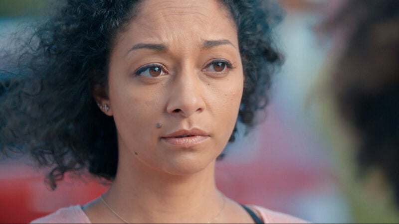 Clarissa intenta aclarar las cosas con su hija Agathe, pero ella no está muy receptiva