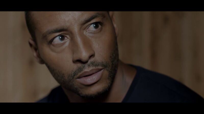 El pasado persigue a seis jóvenes y aparecen muertos por cianuro