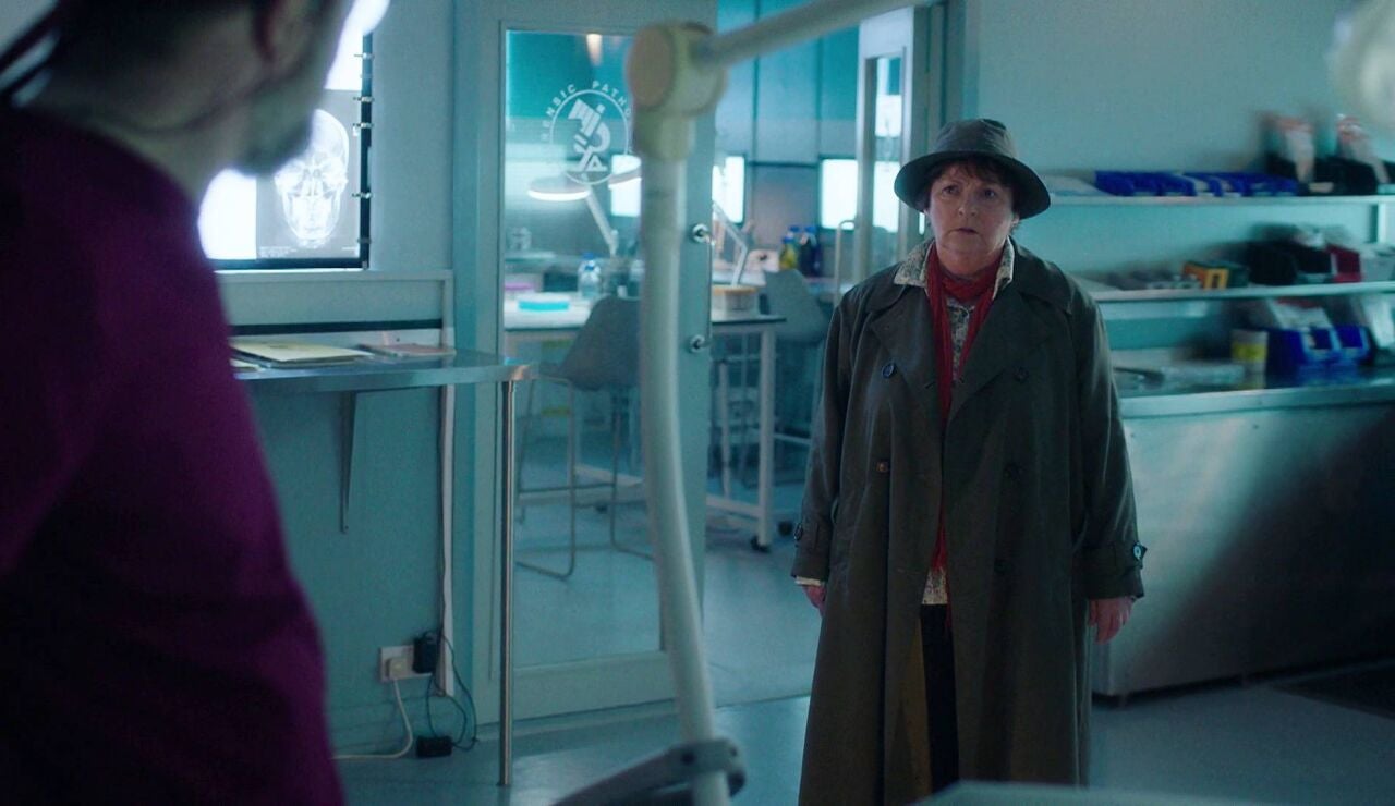 Vera investiga la muerte de un cuerpo calcinado en el interior de un veh&iacute;culo