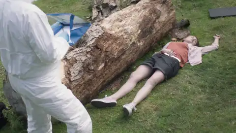 La extraña muerte de una joven junto a las vías del tren descoloca a Vera La extraña muerte de una joven junto a las vías del tren descoloca a Vera