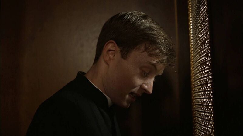 Un seminarista muere tras confesar un oscuro secreto… ¿suicidio o asesinato?