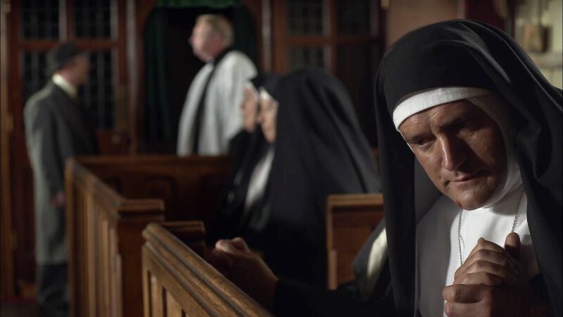 El padre Brown se enfrenta al caso más insólito de su vida: oculta a un fugitivo… que resulta ser el inspector Sullivan 