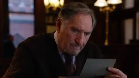 Forever - Abe descubre a sus verdaderos padres gracias a un antiguo cuaderno Forever - Abe descubre a sus verdaderos padres gracias a un antiguo cuaderno