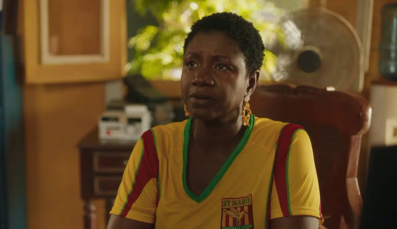 Crimen en el paraíso - La capitana y portera de un equipo de fútbol muere de un disparo en el vestuario con la policía allí mismo