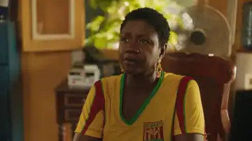 Crimen en el paraíso - La capitana y portera de un equipo de fútbol muere de un disparo en el vestuario con la policía allí mismo Crimen en el paraíso - La capitana y portera de un equipo de fútbol muere de un disparo en el vestuario con la policía allí mismo