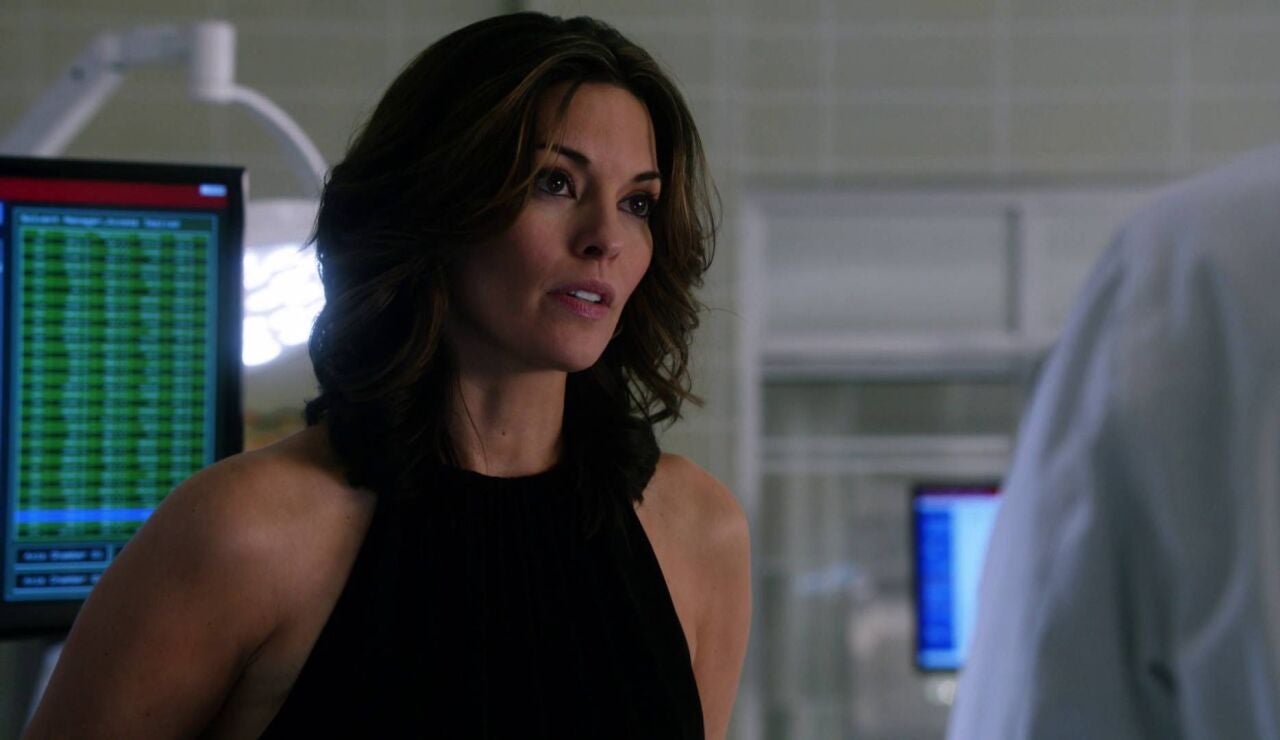 Forever - Una momia cae en mitad de una fiesta en la que estaba Jo