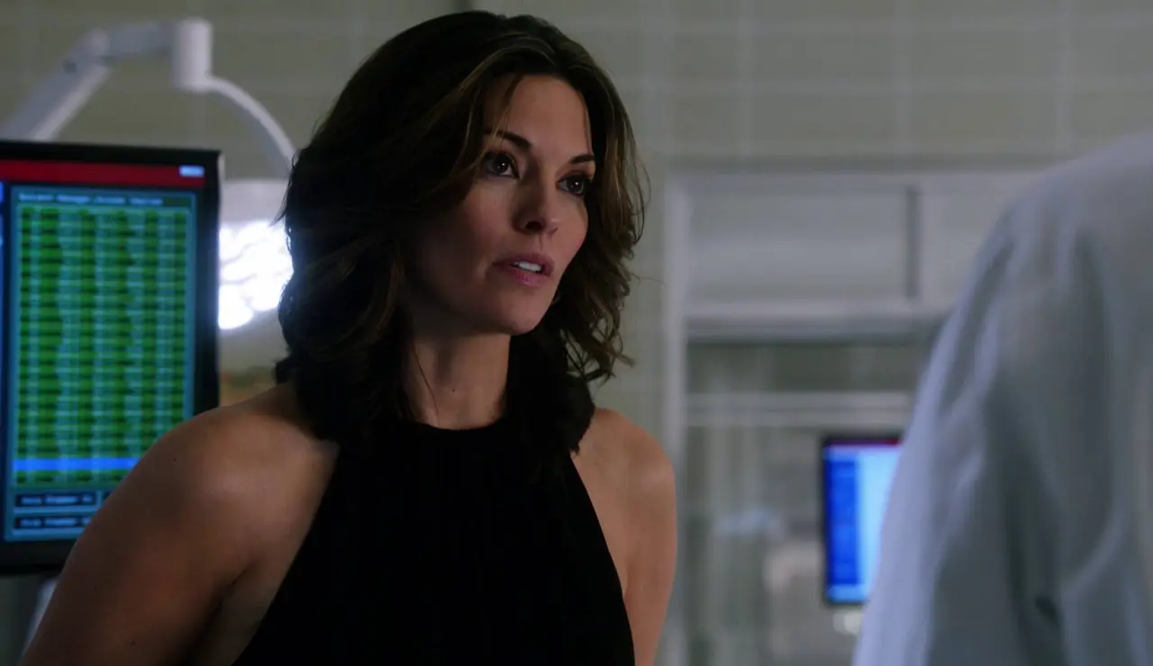 Forever - Una momia cae en mitad de una fiesta en la que estaba Jo