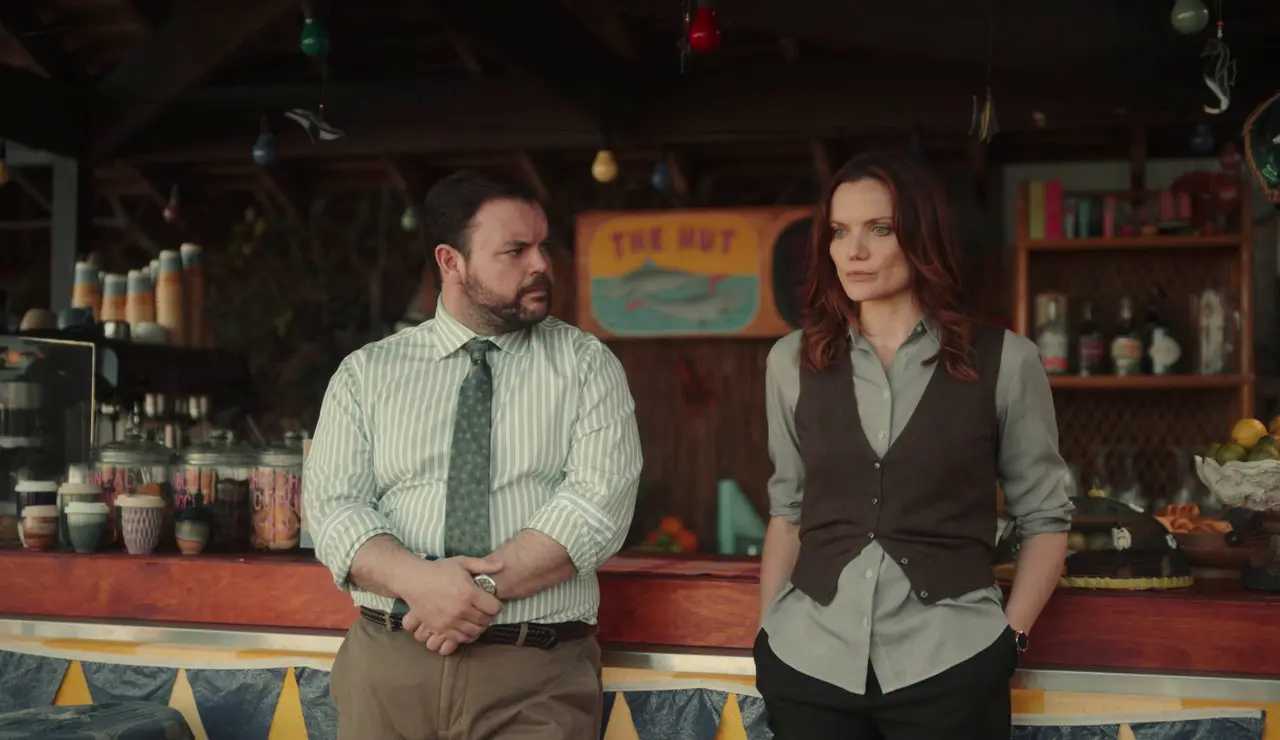 Regreso al paraíso - La jefa de una peluquería muere mientras sus compañeras la preparan una fiesta sorpresa