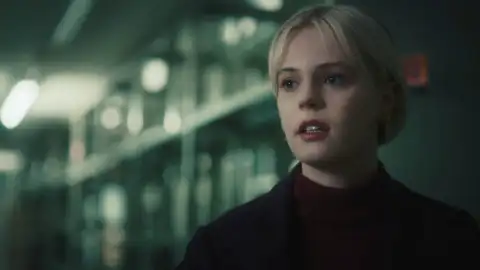 Patience - Un hombre prende fuego así mismo sin motivo aparente: el primer caso de Patience Patience - Un hombre prende fuego así mismo sin motivo aparente: el primer caso de Patience